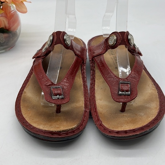 Deer Tracks Dark Red Leather Studded Sandals Size 10. FFT2749D - Picture 2 of 8